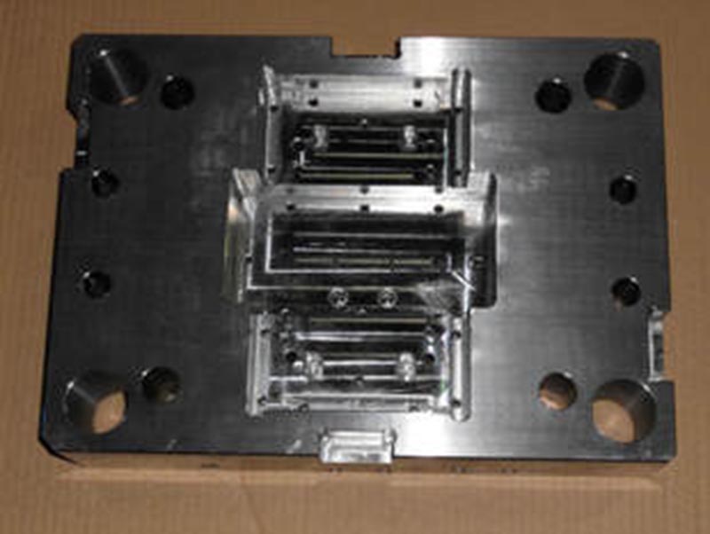 迭部精密塑料模-06